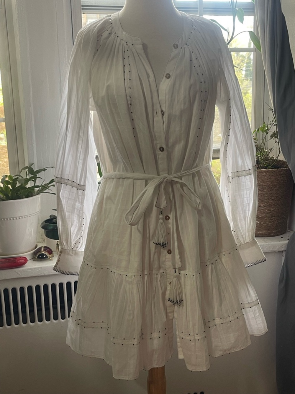 Women's White Long-Sleeve Button-Front Tie-Waist Dress